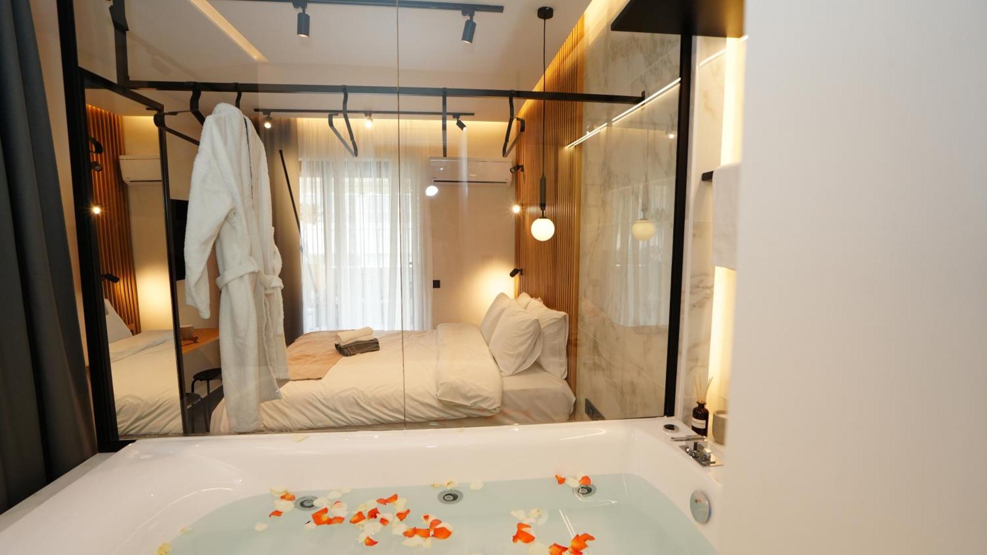 Mini Luxury Suites By Sea&Thecity Thessaloniki Exterior photo